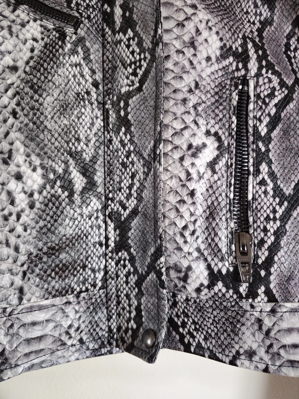 Blank NYC edgy snake
